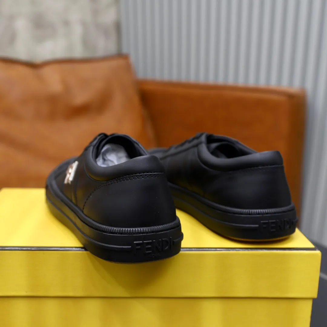 Factory price: 580💰Original order (couple model) Brand: FENDI Fendi🙅‍♂️🙅‍♂️🙅‍♂️ Size: Female 35–40, Male 39-44 (45 can be customized) Grade: Official website genuine Material: Imported original cowhide upper Original comfortable lining TPU wear-resistant lightweight outsole Style category: Loafers New trendy shoes color: actual picture color
